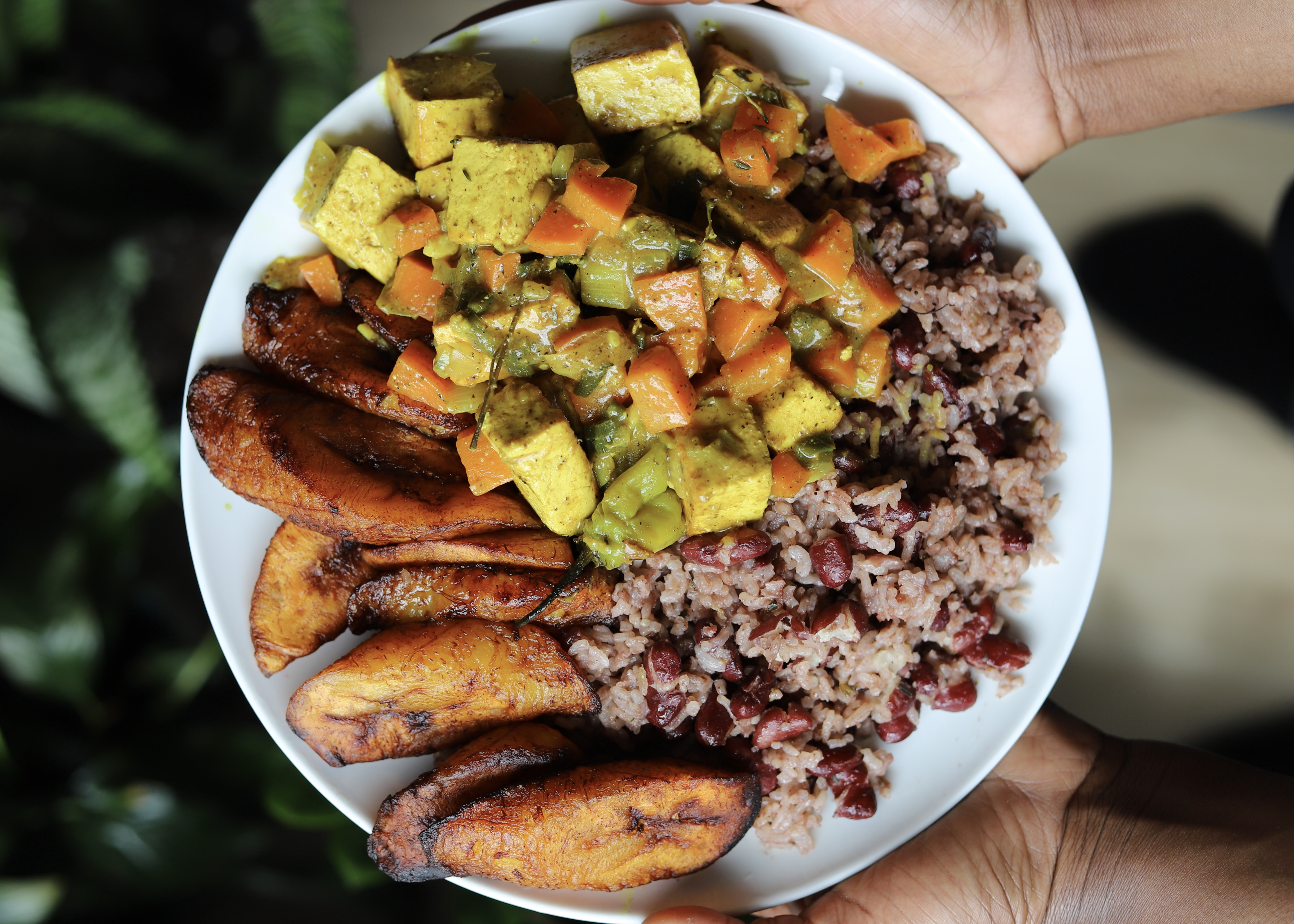 Jamaican Beef Patty - The Sauciest Filling and Flakiest Crust -  Travelandmunchies